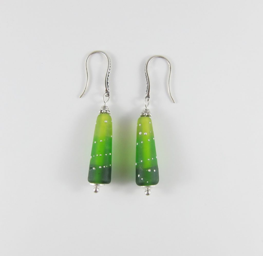 JER5014 Earrings etched shaded green cones
